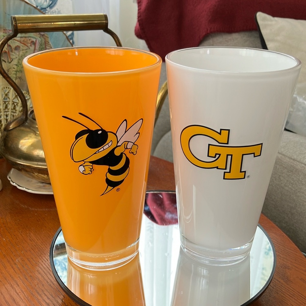 GEORGIA TECH YELLOW JACKETS FOOTBALL TEAM BUZZ PLASTIC TUMBLERS SET OF 2